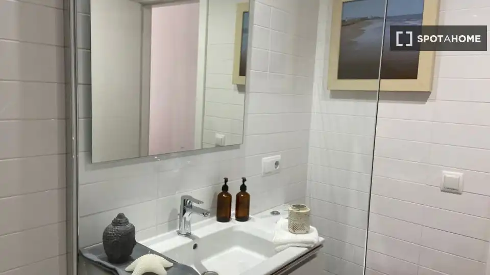 Room in Montañar - El Arenal