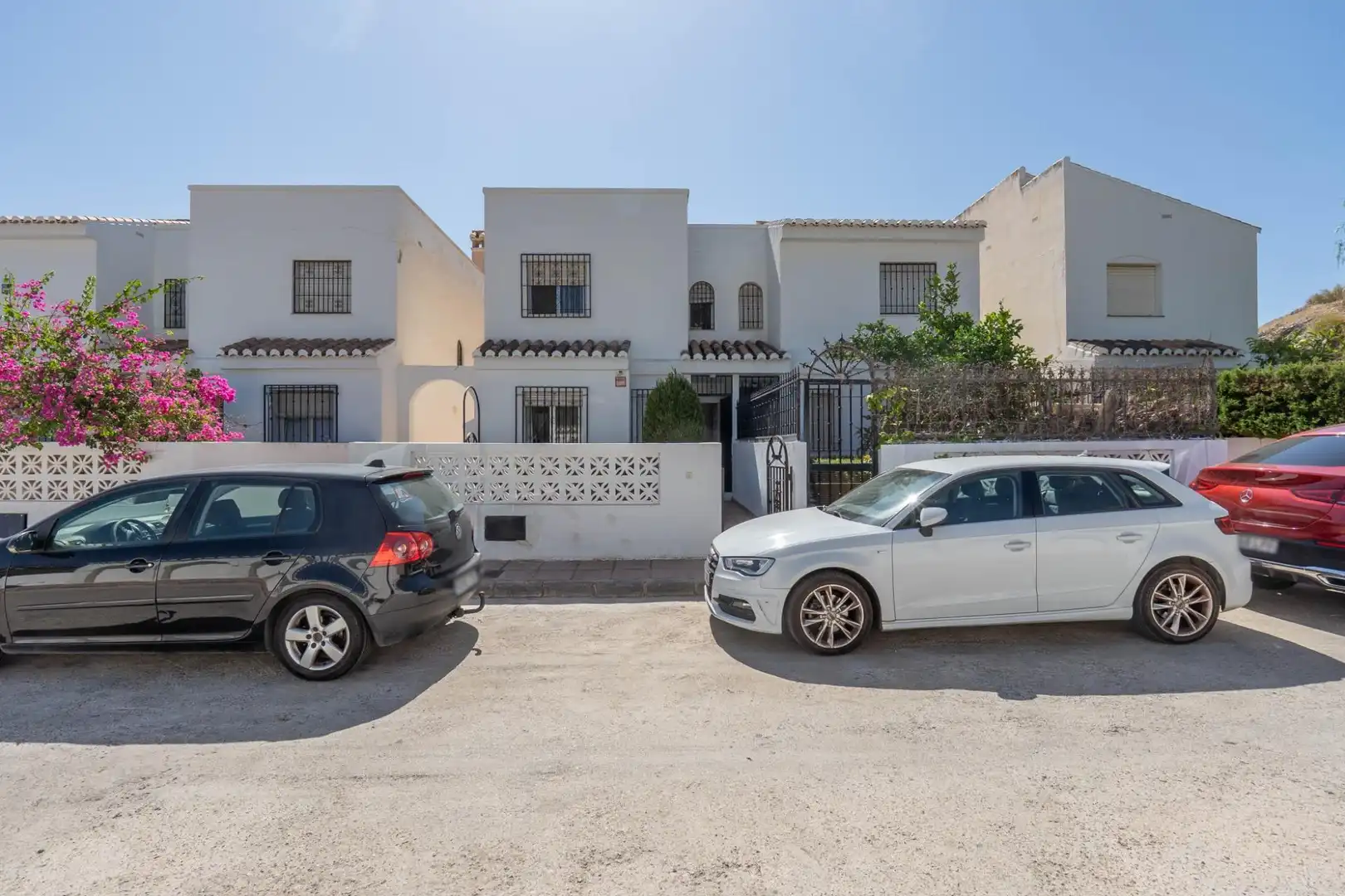 Außenansicht von Haus oder Chalet zum Verkauf in Almuñécar mit Privatgarten, Terrasse und Balkon