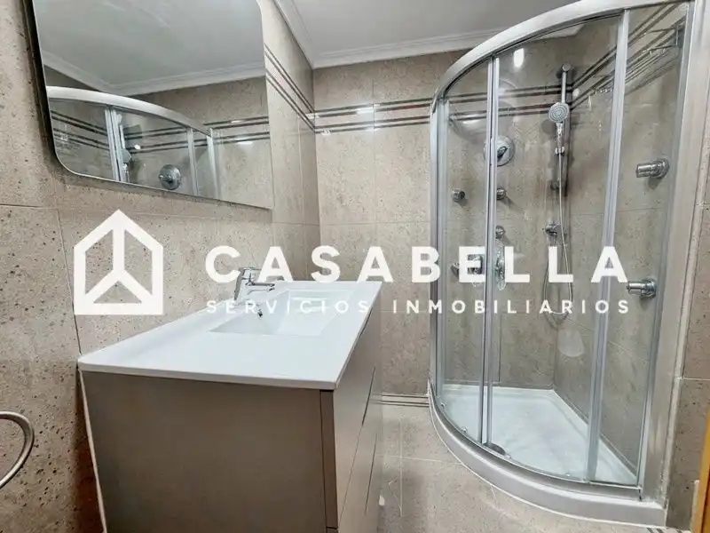 Baño de Piso de alquiler en Valencia con Aire acondicionado, Calefacción y Trastero