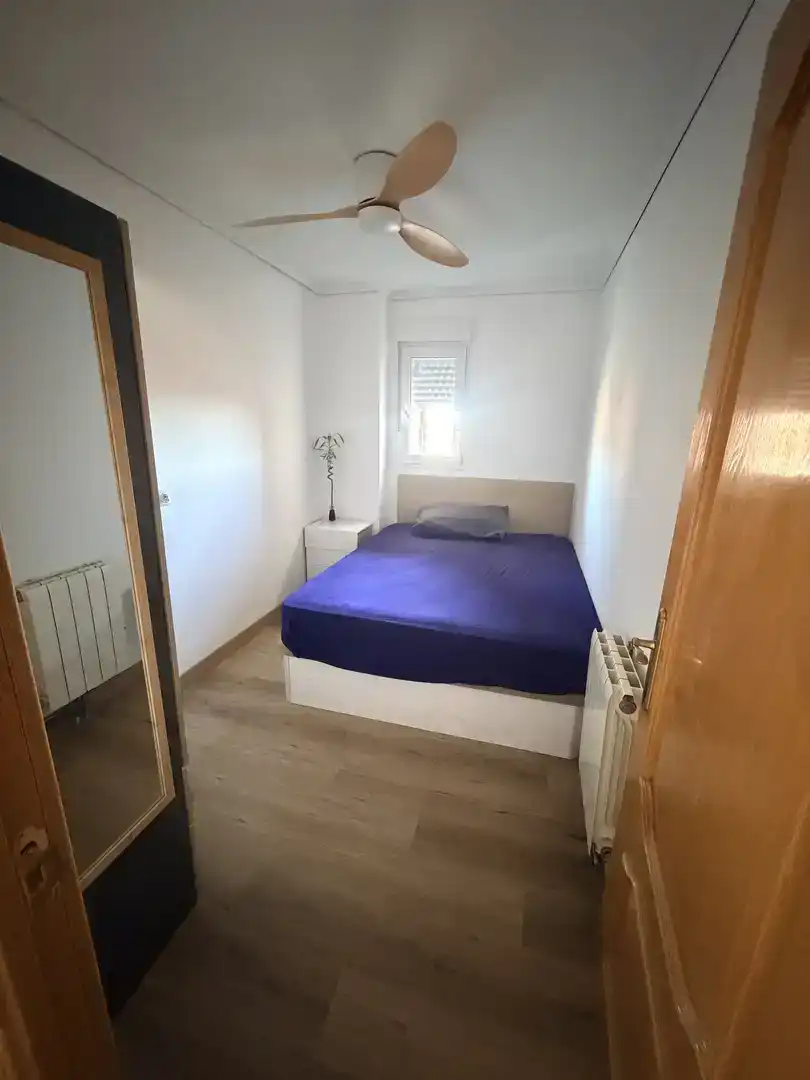 Bedroom of Flat for share in Madrid  with Parquet flooring and Furnished