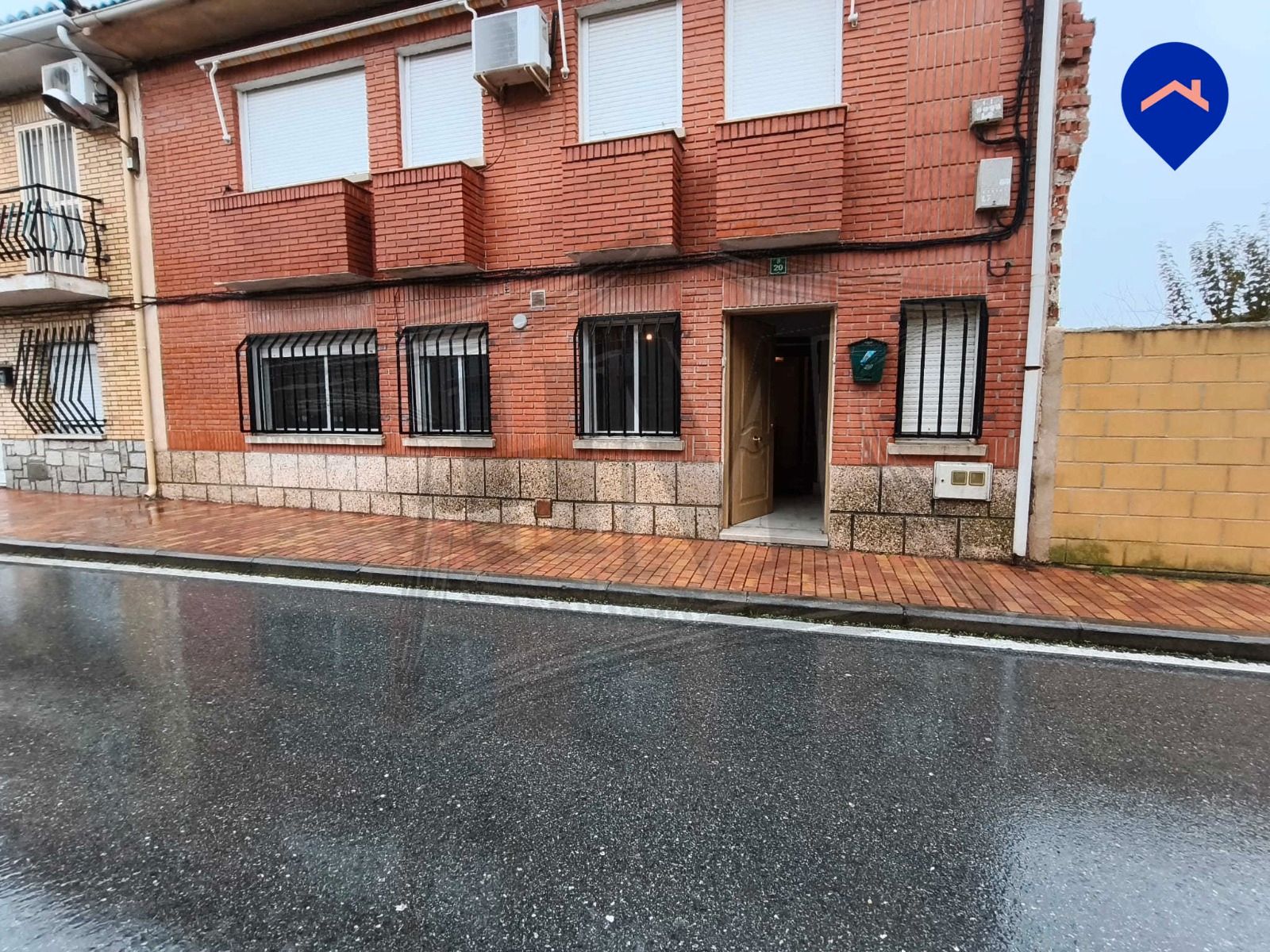 Vista exterior de Pis en venda en Villa del Prado amb Calefacció i Alarma