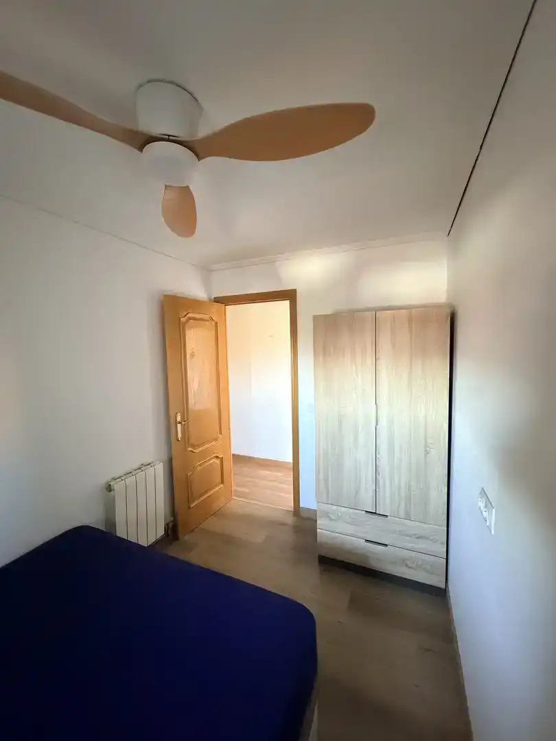 Bedroom of Flat for share in Madrid  with Parquet flooring and Furnished