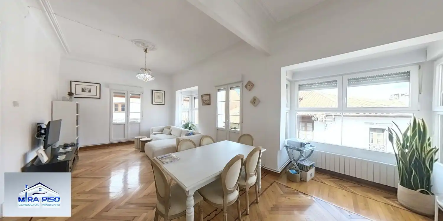 Piso con terraza en venta en Ampuero