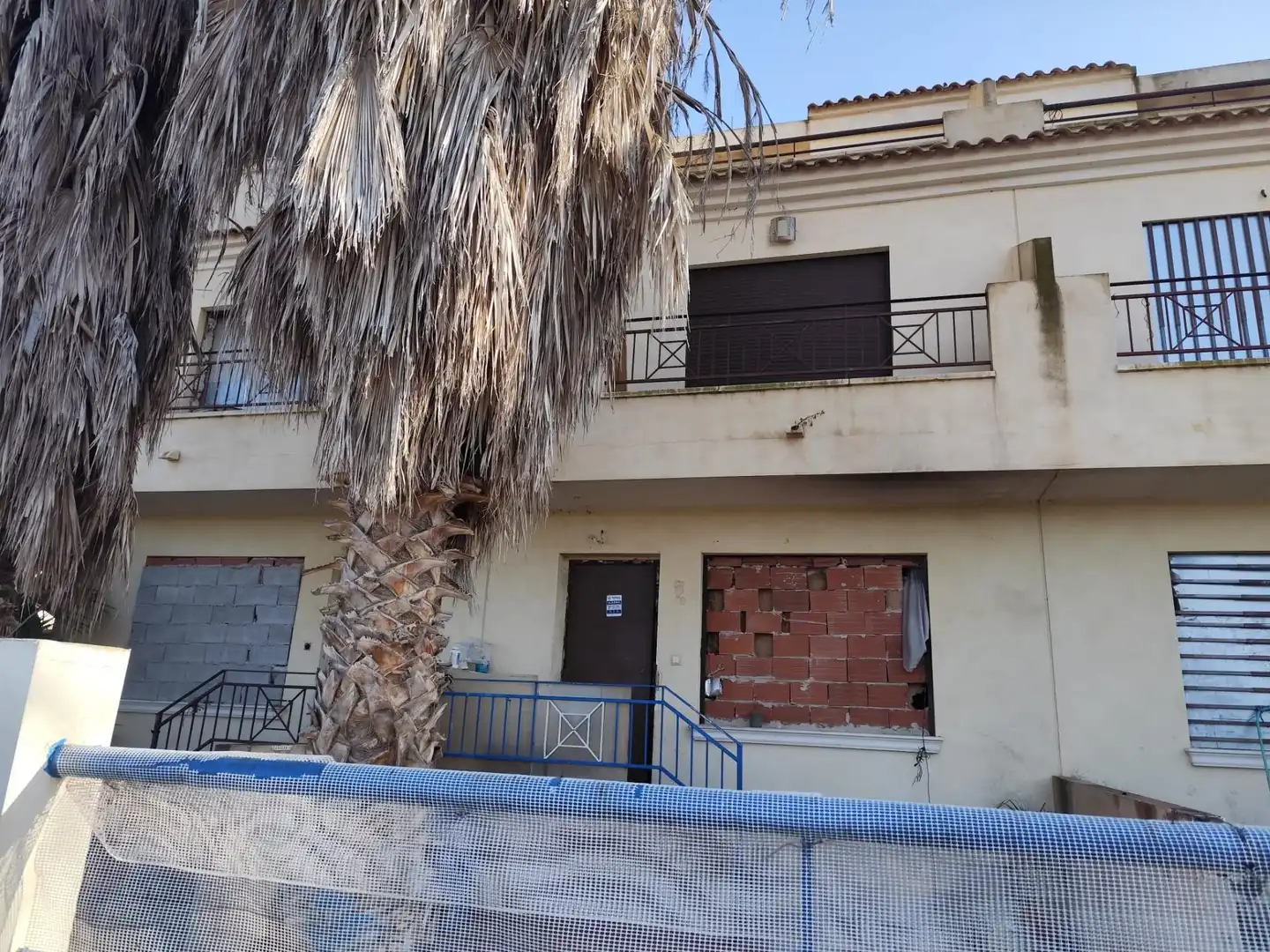 Exterior view of Detached homes for sale in Los Alcázares  with Community pool