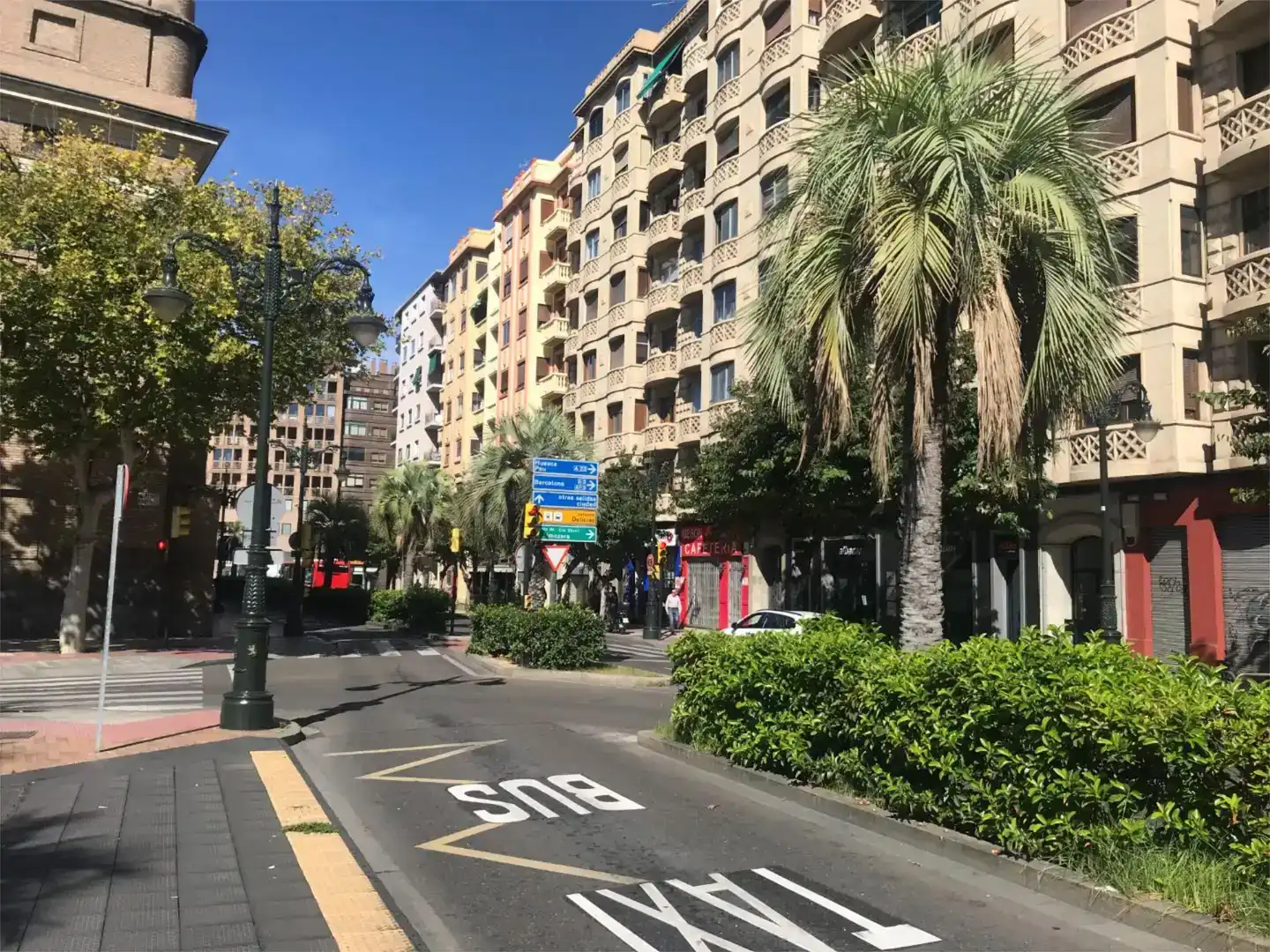 Außenansicht von Wohnung zum Verkauf in  Zaragoza Capital mit Klimaanlage und Balkon