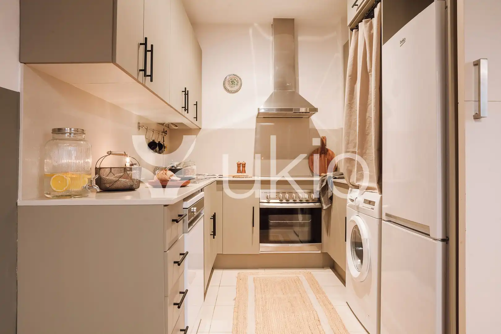 Cocina de Apartamento de alquiler en Barcelona con Aire acondicionado, Calefacción y Amueblado