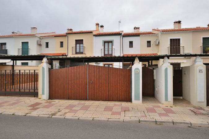 Exterior view of Single-family semi-detached for sale in Ronda  with Air Conditioner, Terrace and Storage room