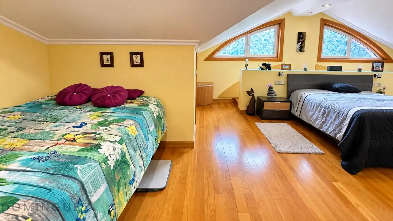 Habitación de Casa o chalet en venta en Vigo  con Calefacción, Jardín privado y Parquet