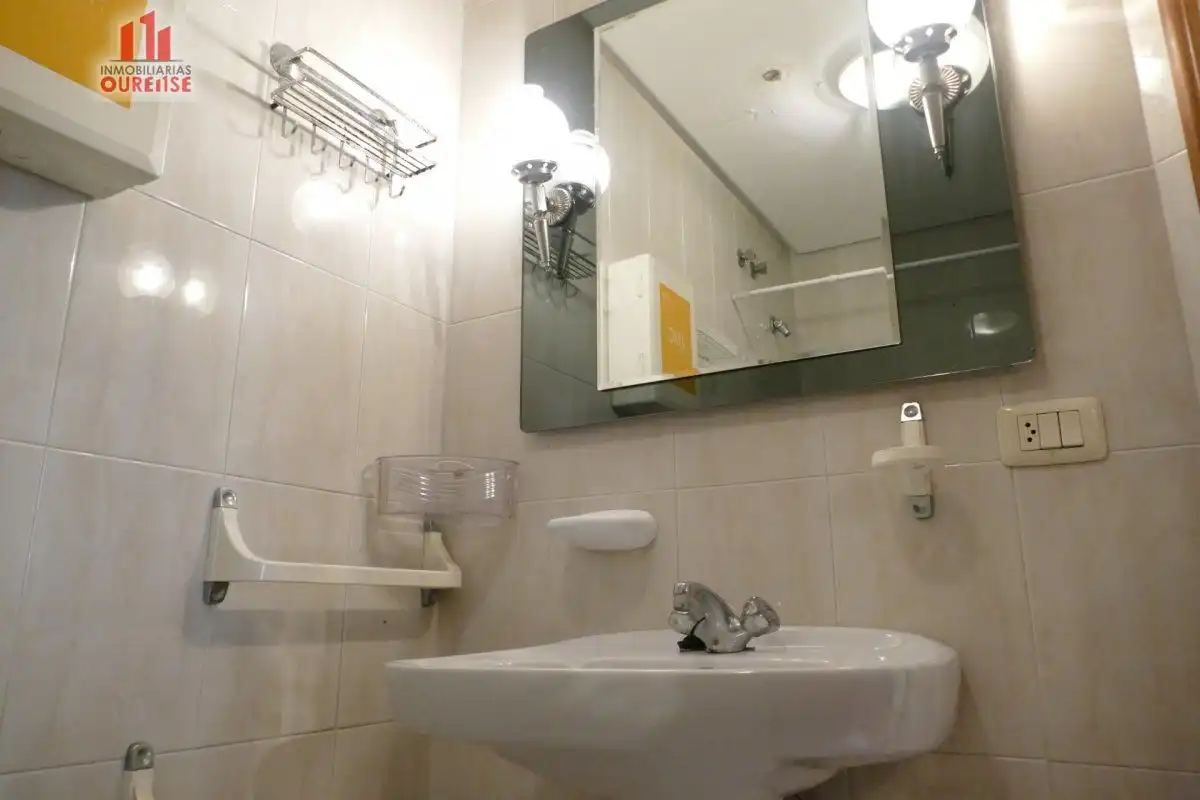Baño de Piso de alquiler en Ourense Capital  con Calefacción, Amueblado y Balcón
