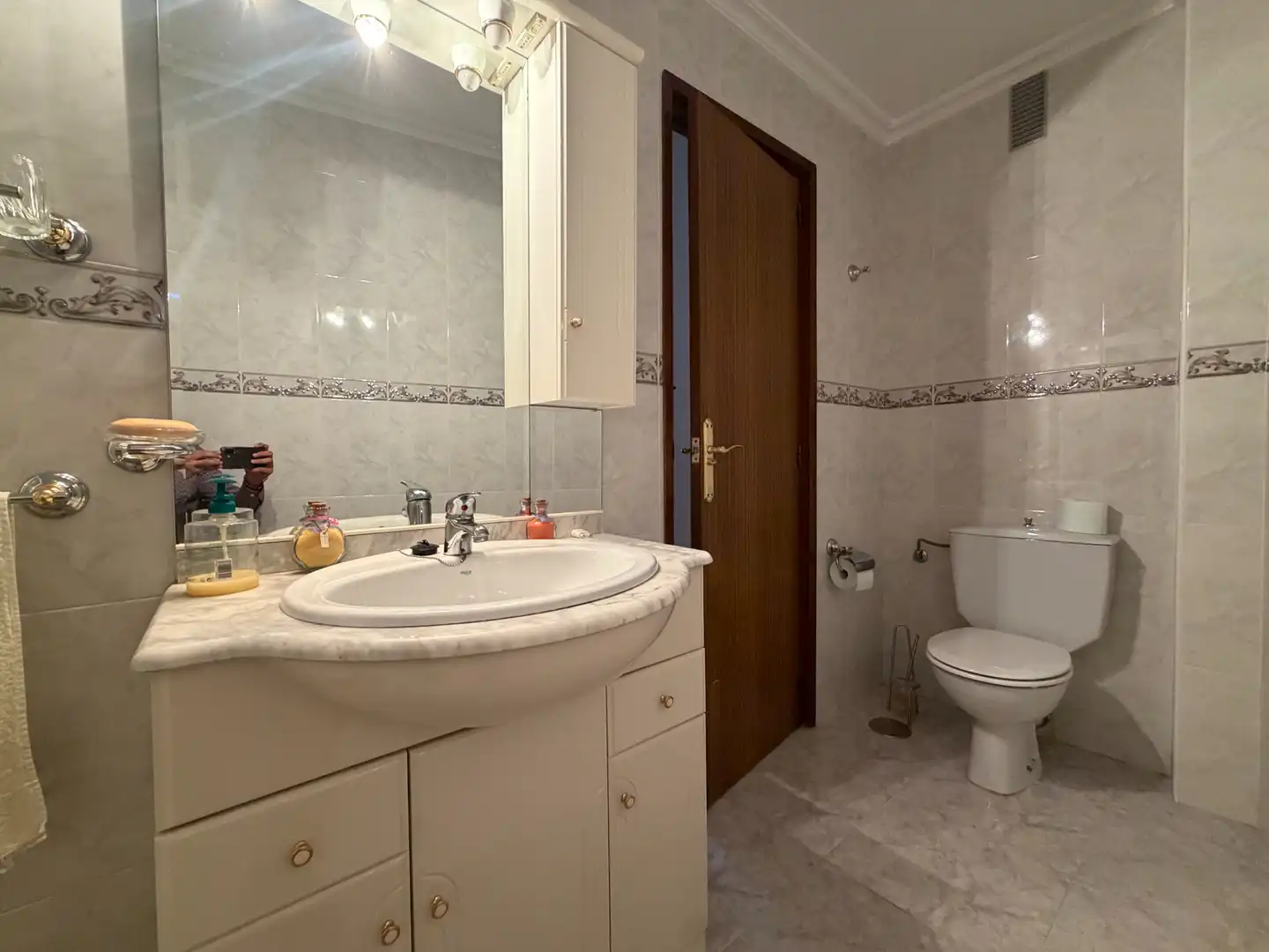 Baño de Piso en venta en Plasencia con Aire acondicionado, Amueblado y Horno