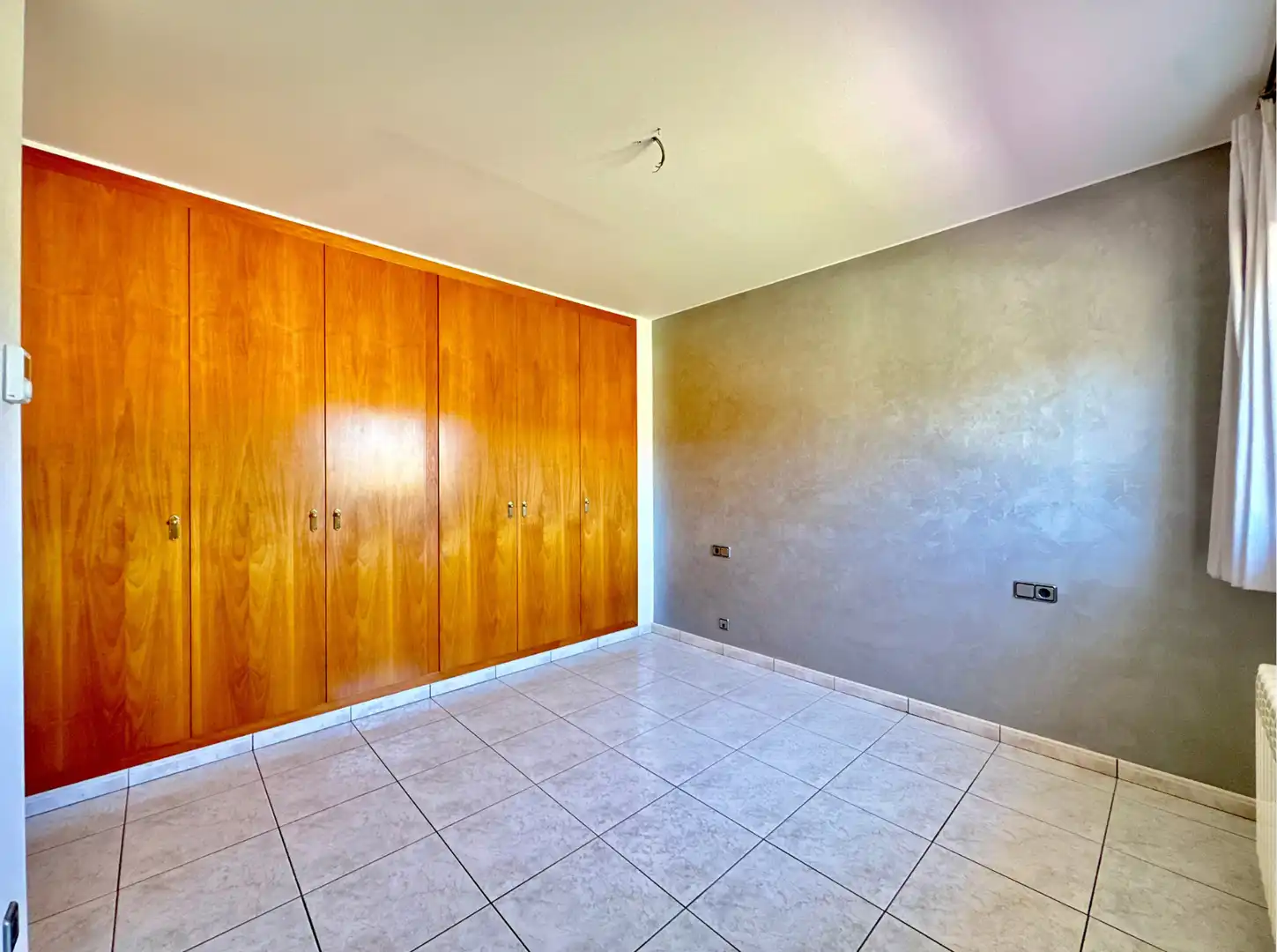 Schlafzimmer von Einfamilien-Reihenhaus zum Verkauf in Taradell mit Heizung, Privatgarten und Terrasse