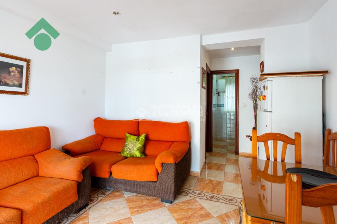 Sala de estar de Piso en venta en Almuñécar con Balcón y Piscina comunitaria