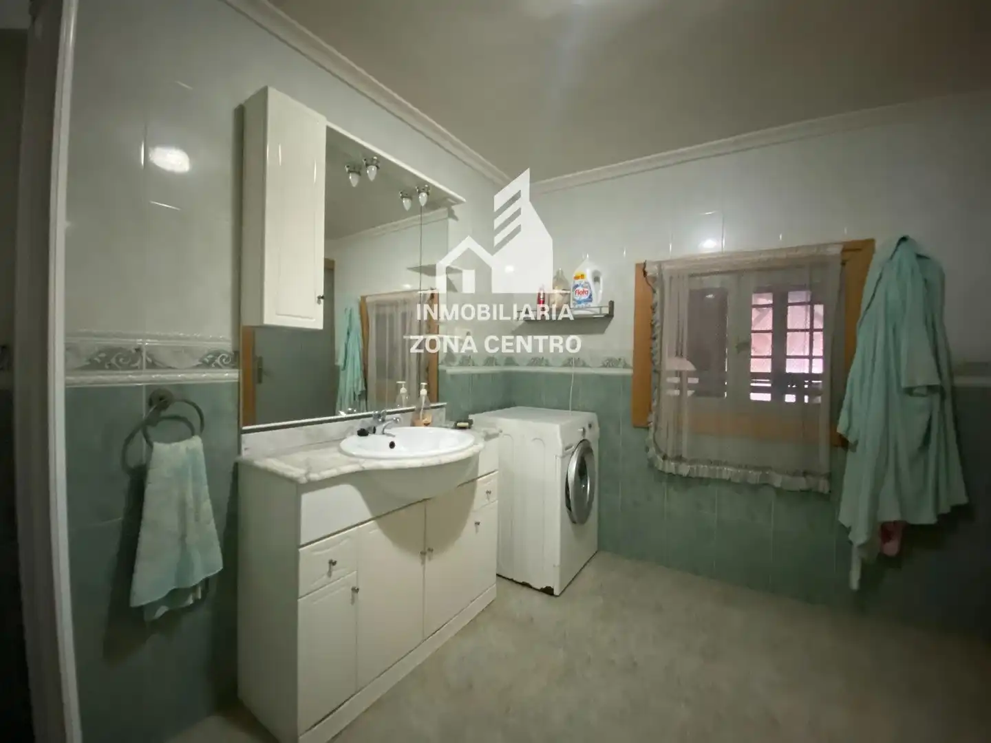 Baño de Casa adosada en venta en Baltanás con Calefacción, Jardín privado y Amueblado