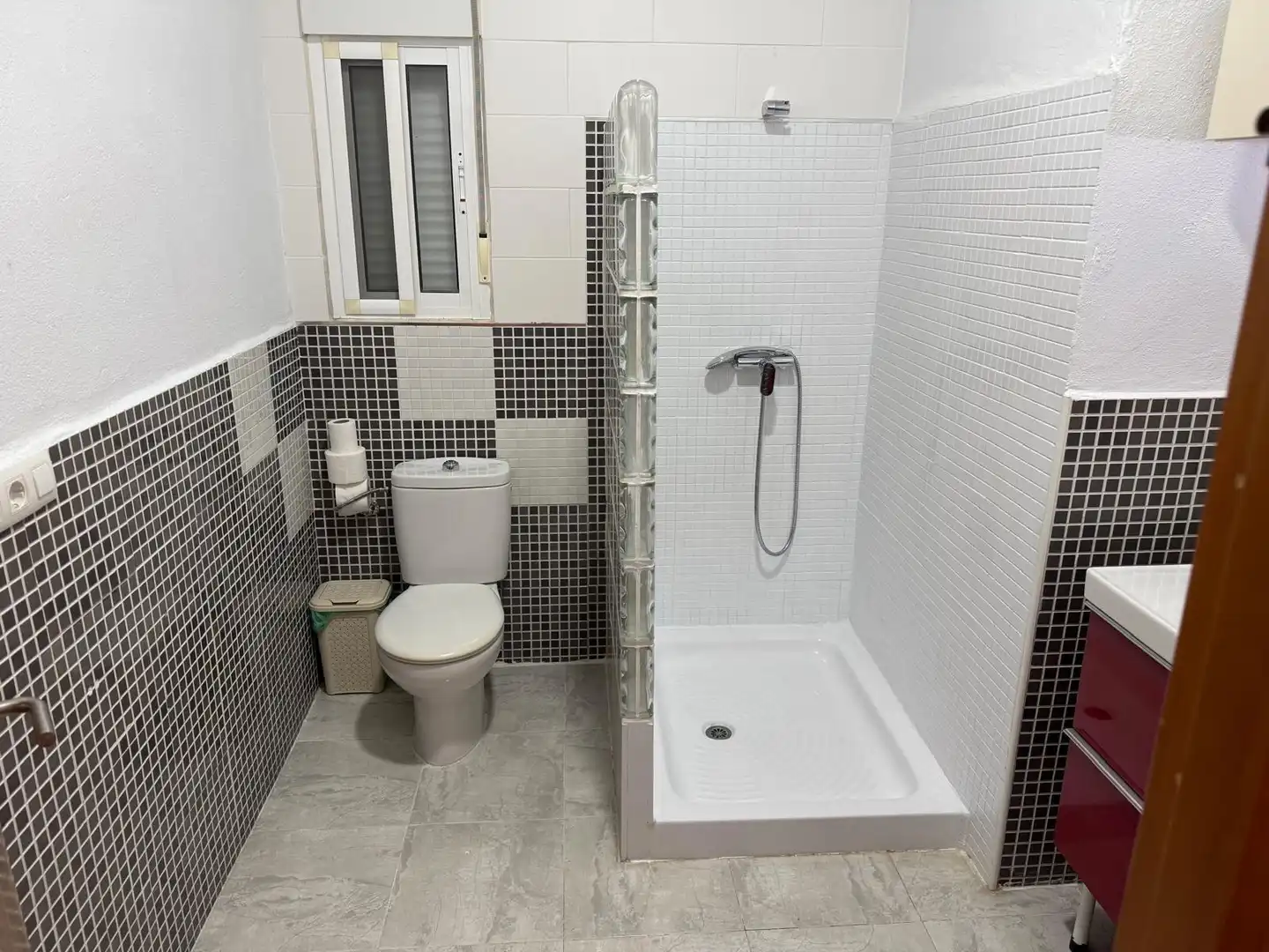 Baño de Piso para compartir en Chiclana de la Frontera con Jardín privado y Amueblado
