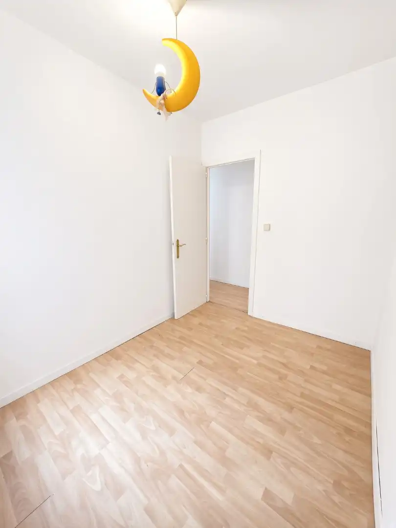 Bedroom of Flat for sale in Madrid  with Air Conditioner, Heating and Washing machine