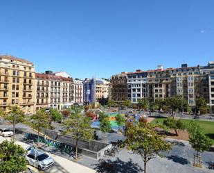 Vista exterior de Pis de lloguer en Donostia - San Sebastián  amb Calefacció, Jardí privat i Balcó