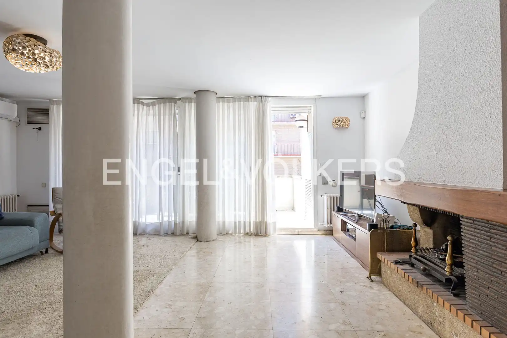 Sala d'estar de Casa o xalet en venda en Sant Feliu de Llobregat amb Aire condicionat, Calefacció i Terrassa