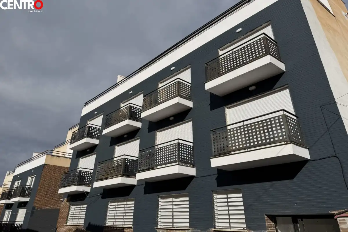 Vista exterior de Piso en venta en La Zubia con Aire acondicionado, Calefacción y Jardín privado