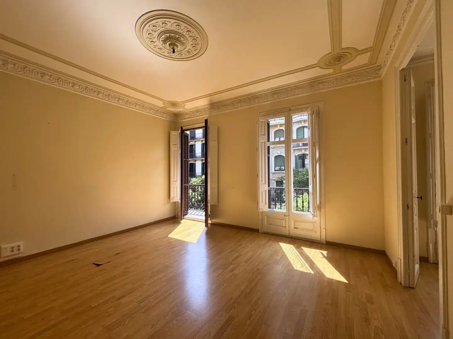 Office space with terrace to rent in Carrer de València 263, imagen 3