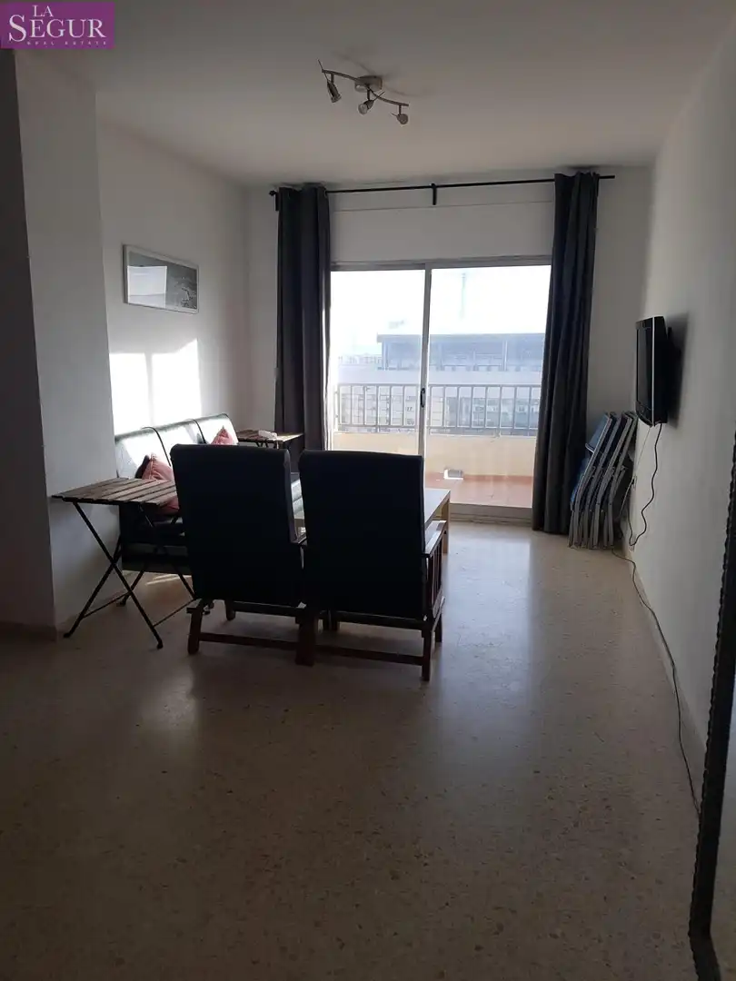 Sala d'estar de Pis de lloguer en Cádiz amb Moblat