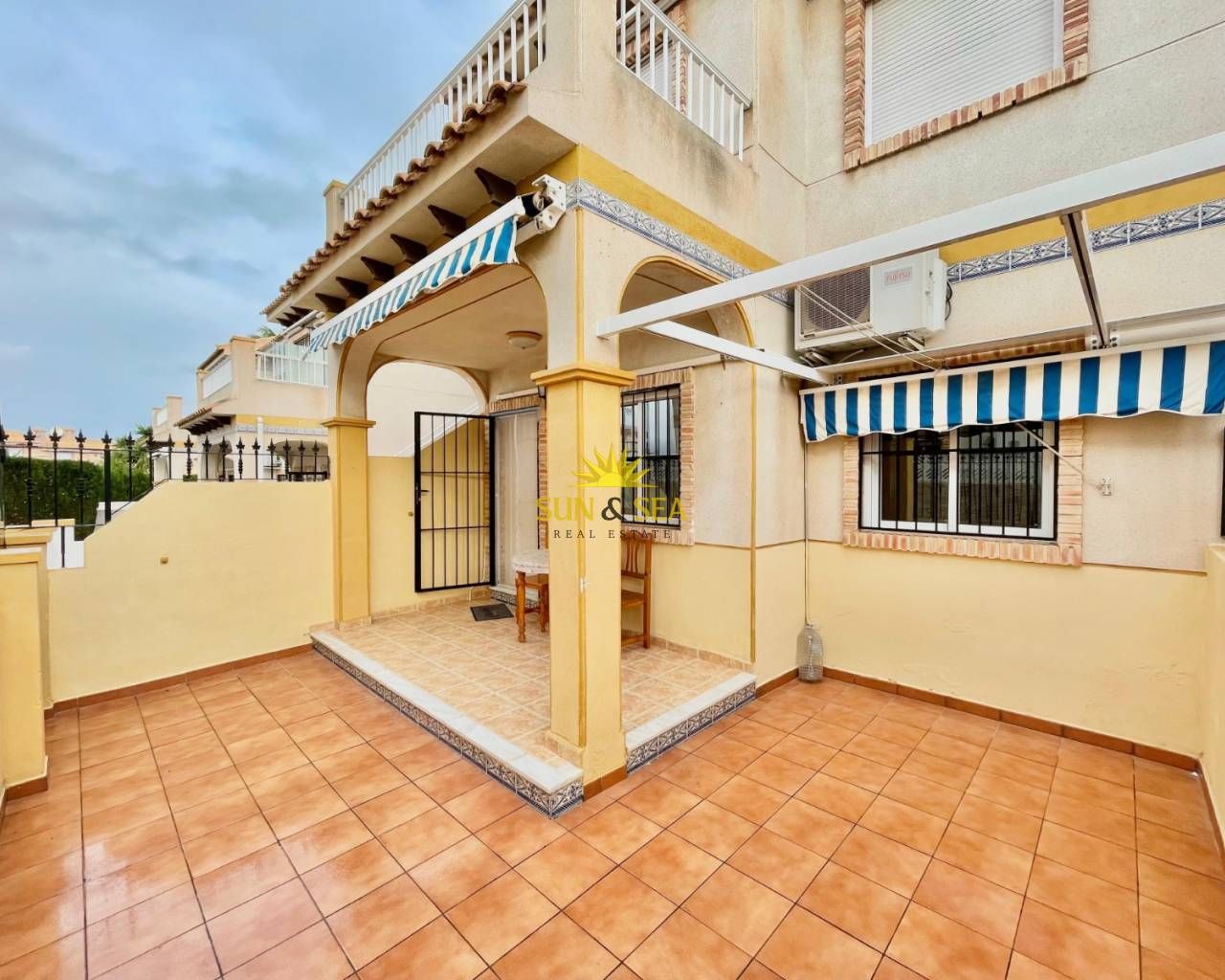 Vista exterior de Planta baixa de lloguer en Torrevieja amb Aire condicionat, Calefacció i Terrassa