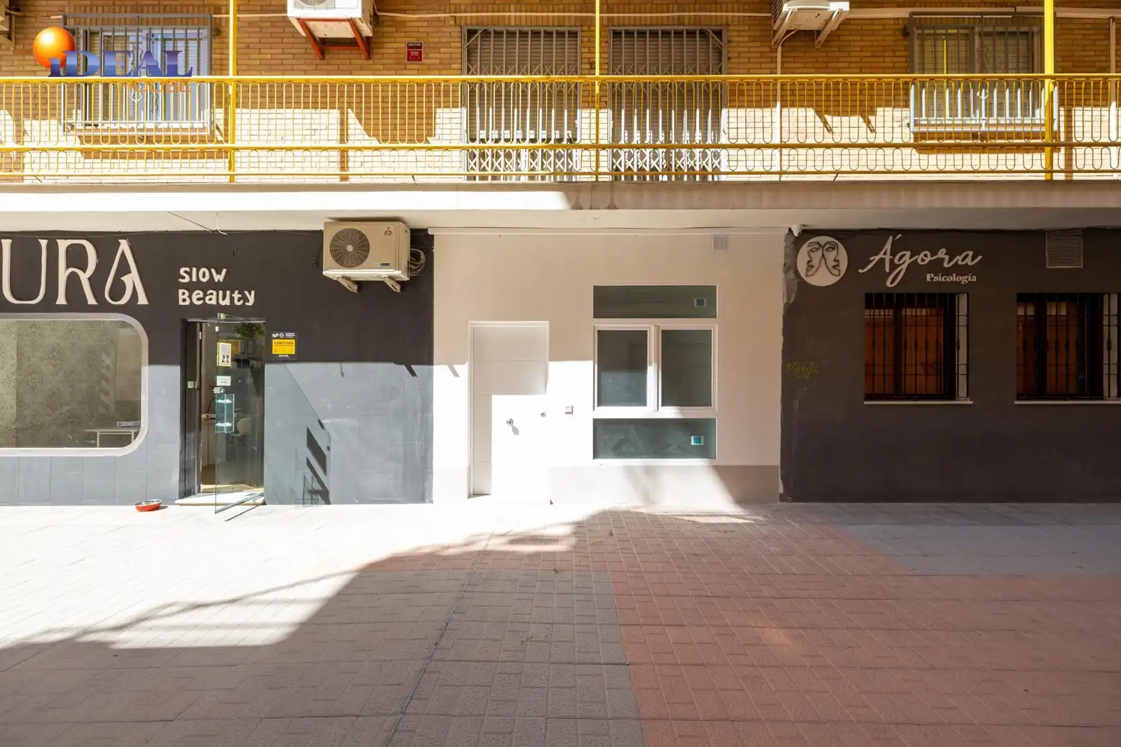 Vista exterior de Estudi en venda en Granada