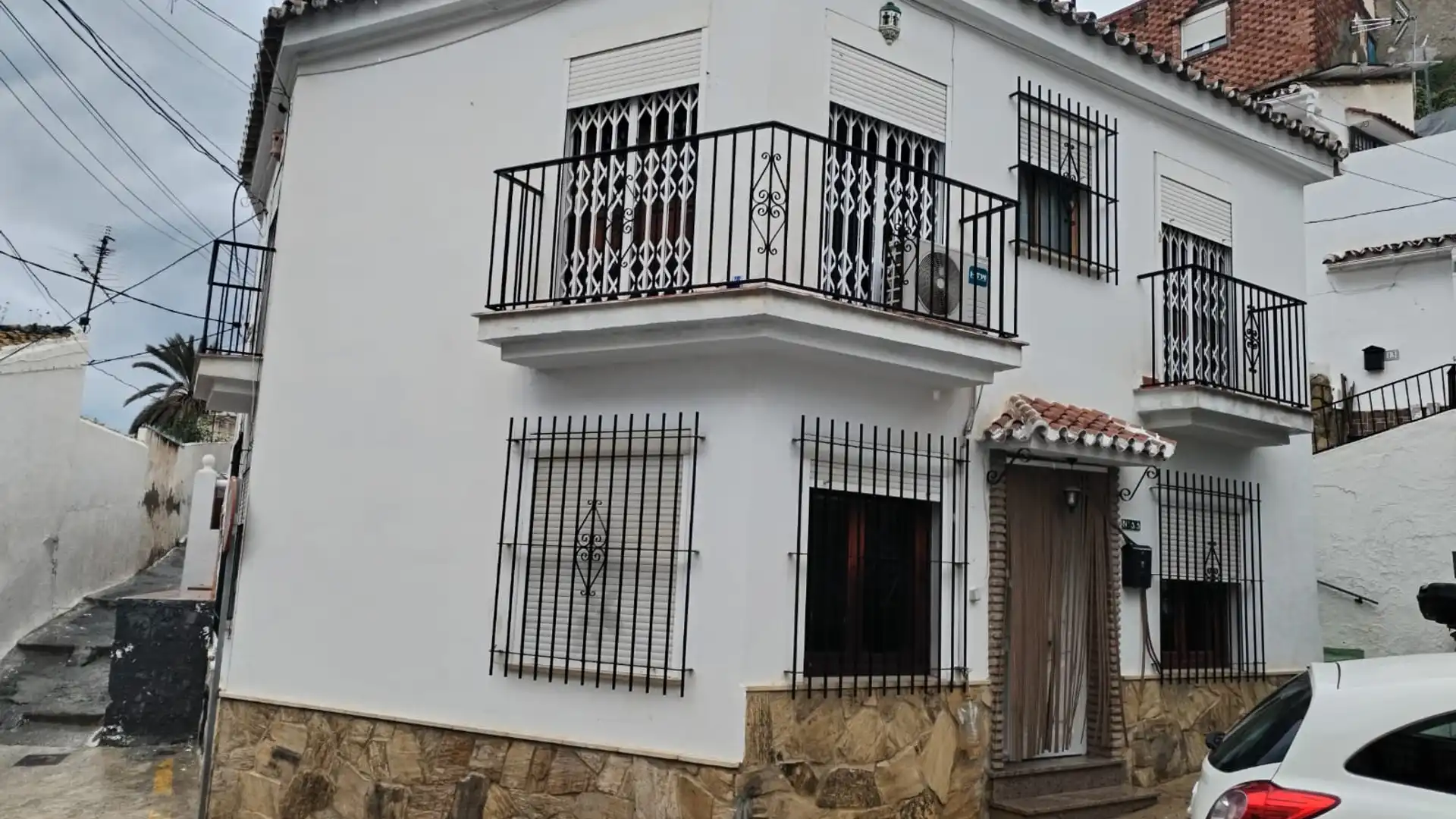 Exterior view of Single-family semi-detached for sale in Vélez-Málaga  with Terrace, Furnished and Oven