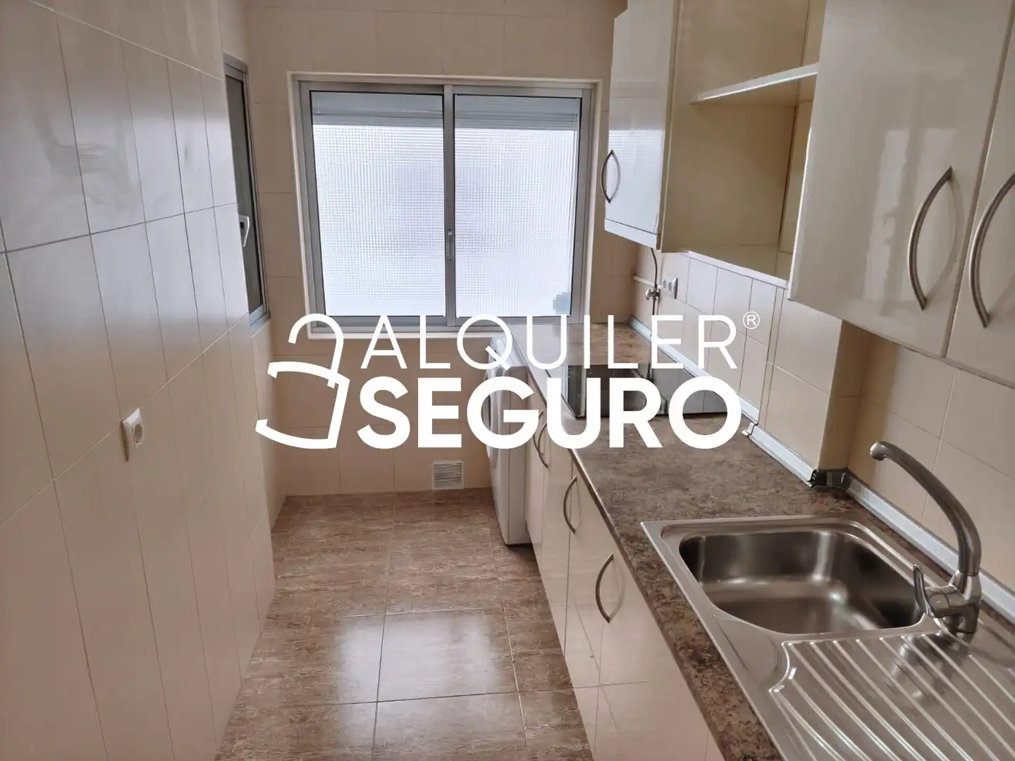 Cuina de Pis de lloguer en Sevilla amb Aire condicionat