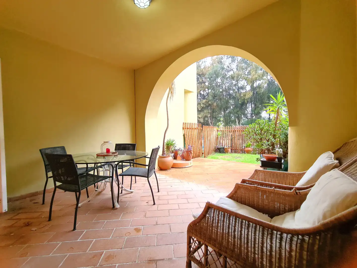 Terrassa de Apartament en venda en Sotogrande amb Jardí privat, Terrassa i Moblat