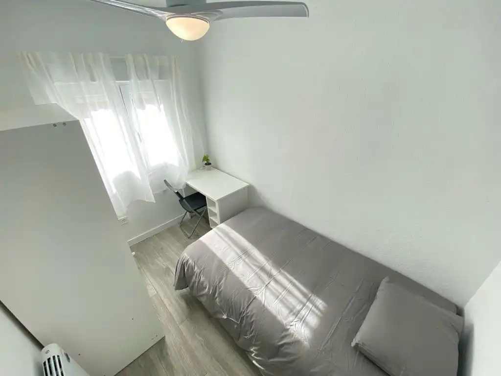 Bedroom of Flat for rent in Madrid  with Heating, Furnished and Oven