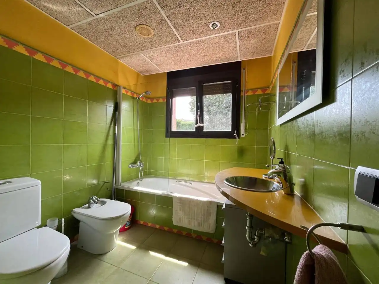 Bathroom of Houses for rent in Girona  with Air Conditioner, Heating and Terrace