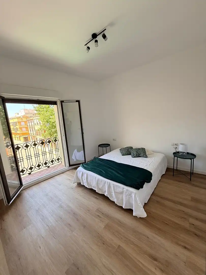 Schlafzimmer von Dachboden zur Miete in Carcaixent mit Balkon