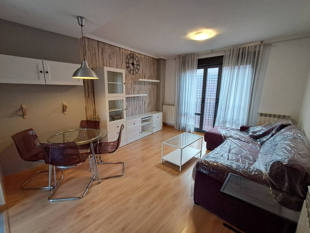Sala d'estar de Apartament de lloguer en  Logroño amb Calefacció, Parquet i Moblat