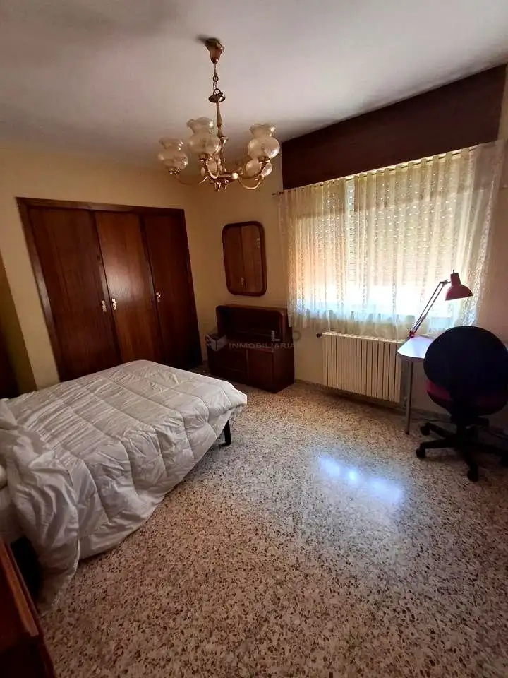 Schlafzimmer von Wohnung zur Miete in Teruel mit Möbliert