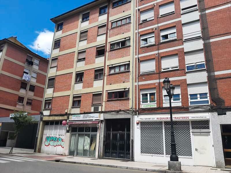 Vista exterior de Pis en venda en Oviedo  amb Calefacció