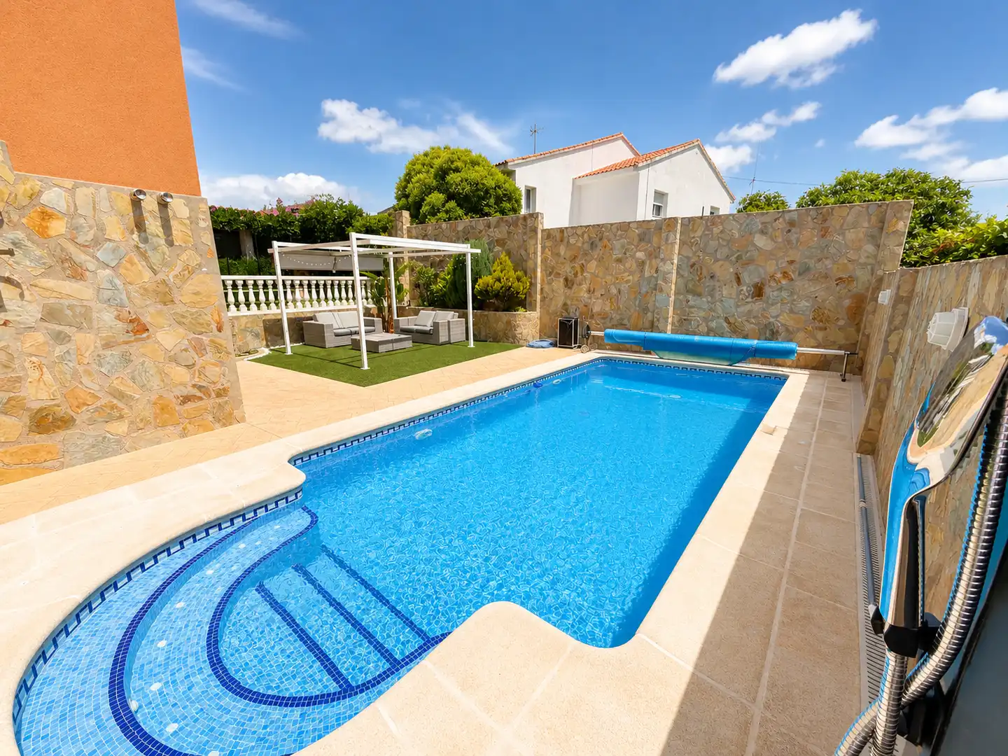 Piscina de Casa o chalet en venta en Serranillos del Valle con Aire acondicionado, Calefacción y Jardín privado