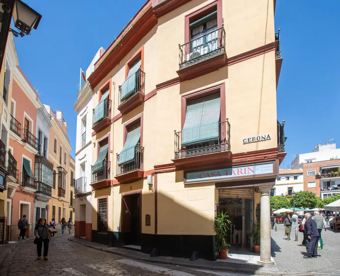 Vista exterior de Edificio en venta en Sevilla