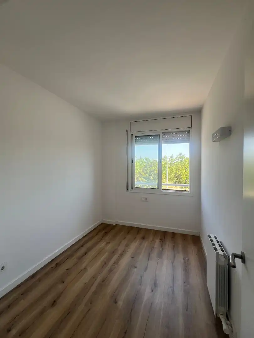 Schlafzimmer von Einfamilien-Reihenhaus zum Verkauf in Castellbisbal mit Heizung, Privatgarten und Parkett