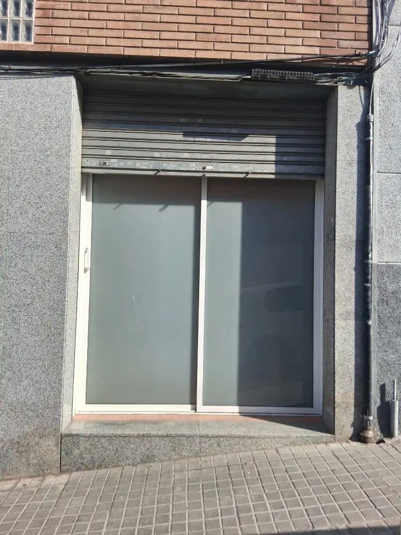 Vista exterior de Traster en venda en Badalona