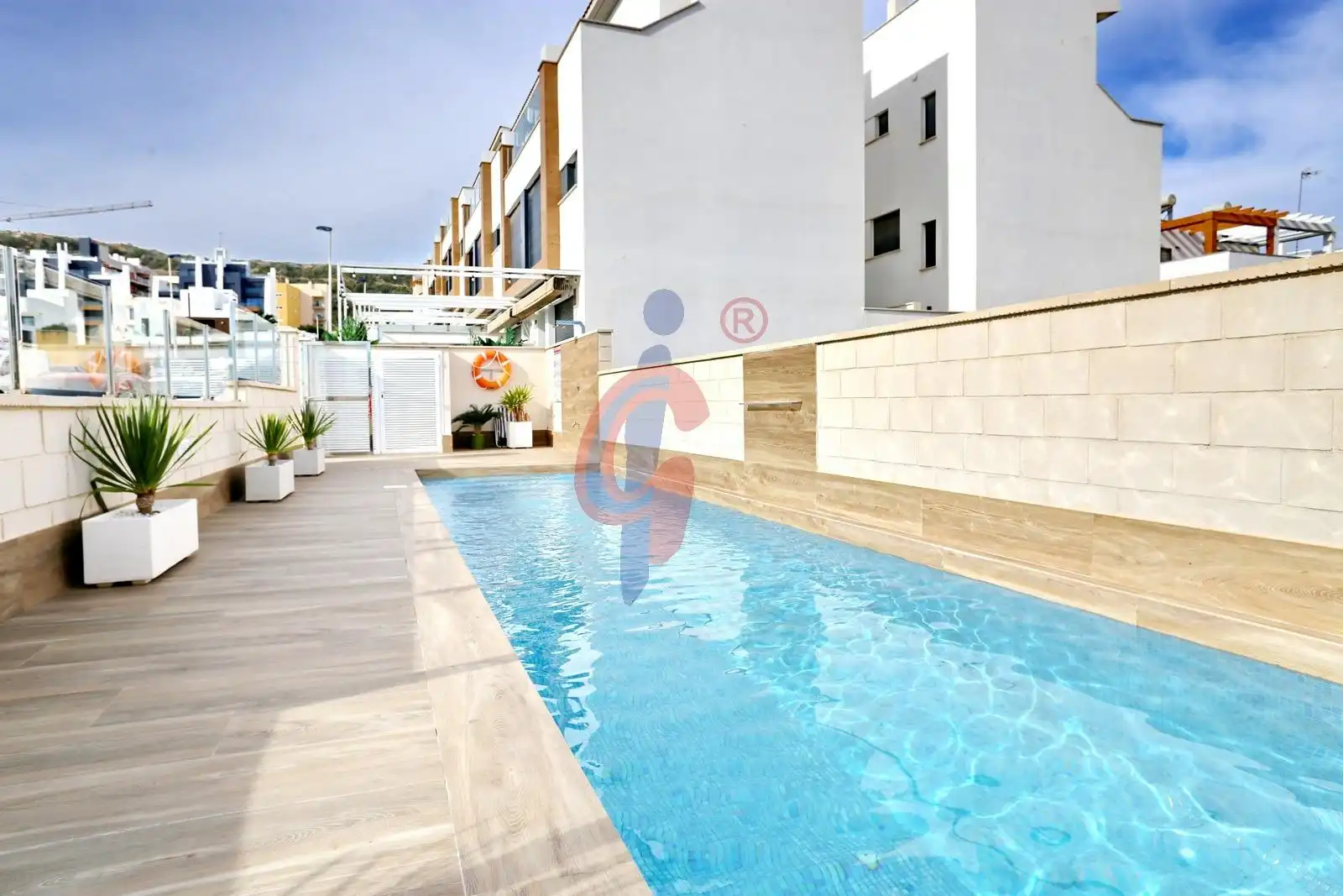 Piscina de Casa adosada en venda en Guardamar del Segura amb Aire condicionat, Calefacció i Terrassa