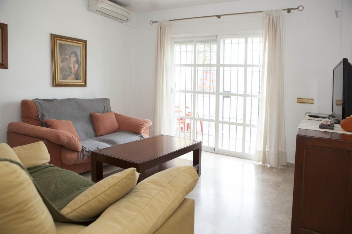 House or chalet to rent in Puertas del sur - Guadabajaque