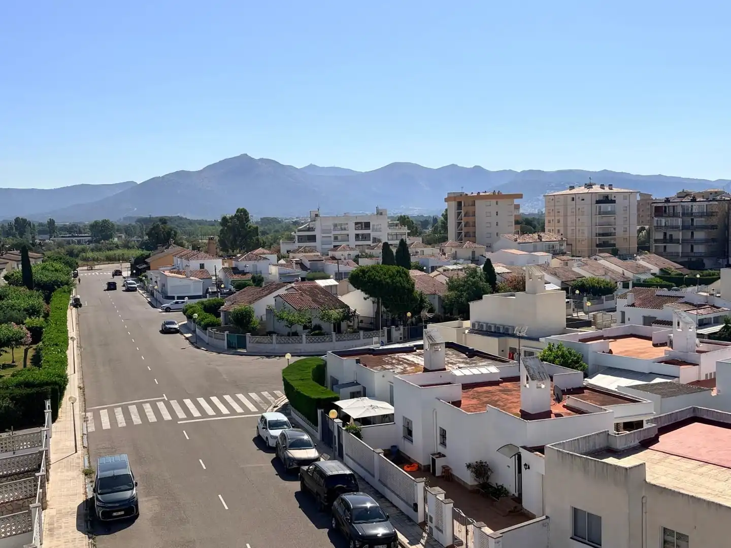 Vista exterior de Estudi en venda en Roses amb Calefacció, Terrassa i Moblat