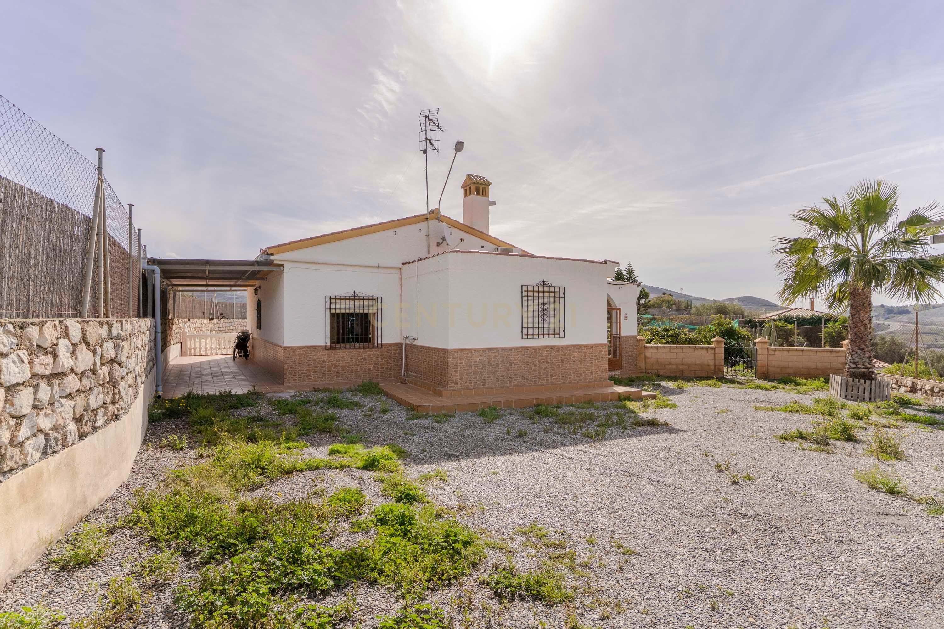Vista exterior de Casa o xalet en venda en Vélez de Benaudalla amb Piscina