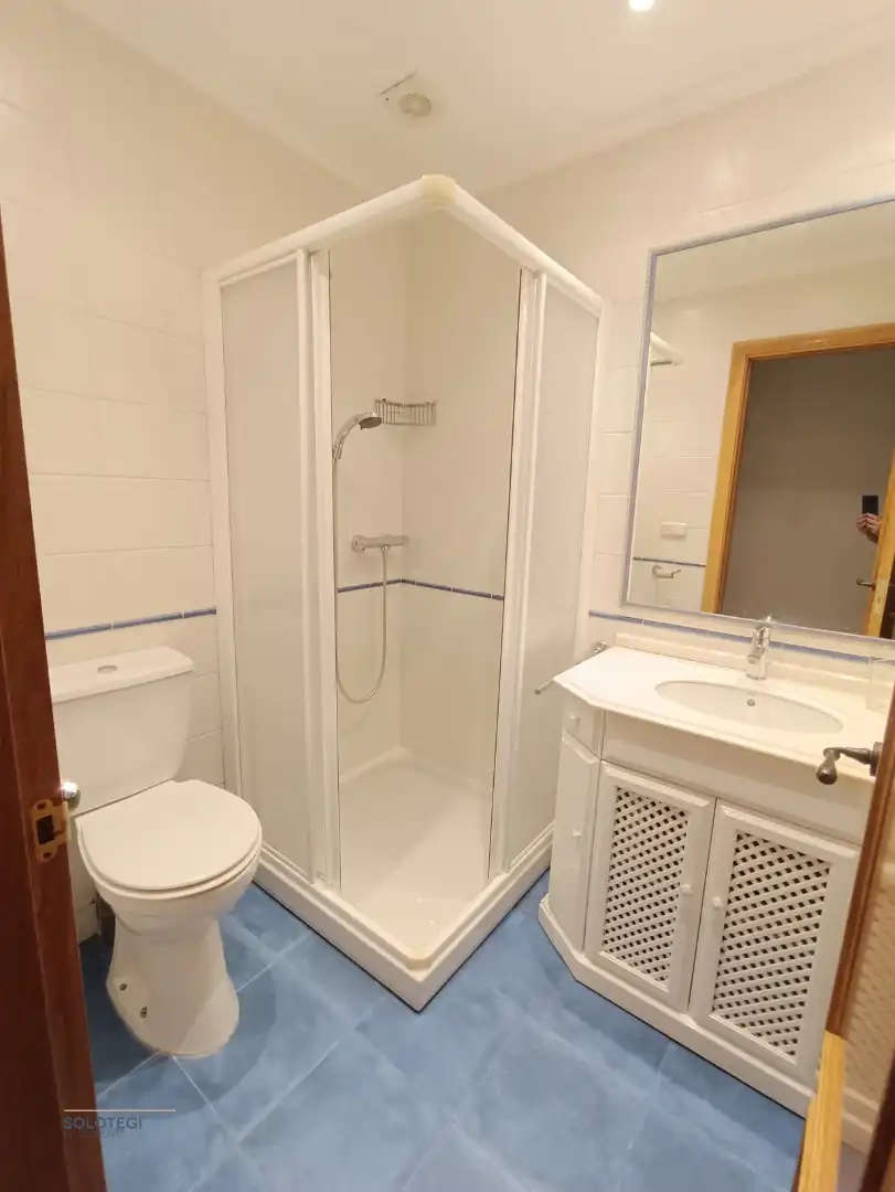 Bathroom of Flat for rent in Usurbil  with Heating, Terrace and Furnished