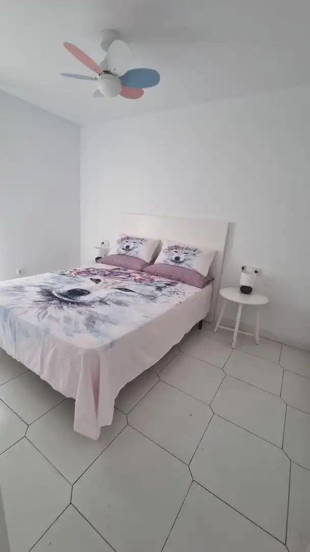 Dormitori de Apartament de lloguer en Sant Pere de Ribes amb Moblat, Microones i TV