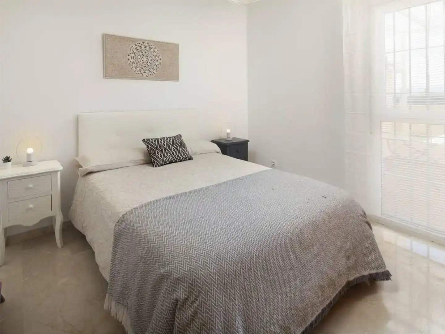 Habitación de Piso de alquiler en Vélez-Málaga con Aire acondicionado, Piscina y Amueblado