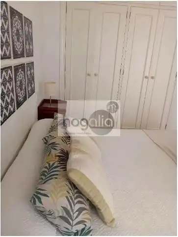 Schlafzimmer von Erdgeschoss zur Miete in Sevilla mit Klimaanlage, Terrasse und Möbliert