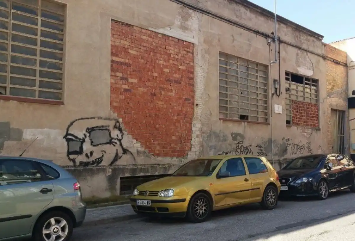 Außenansicht von Fabrikhallen zum Verkauf in Manresa