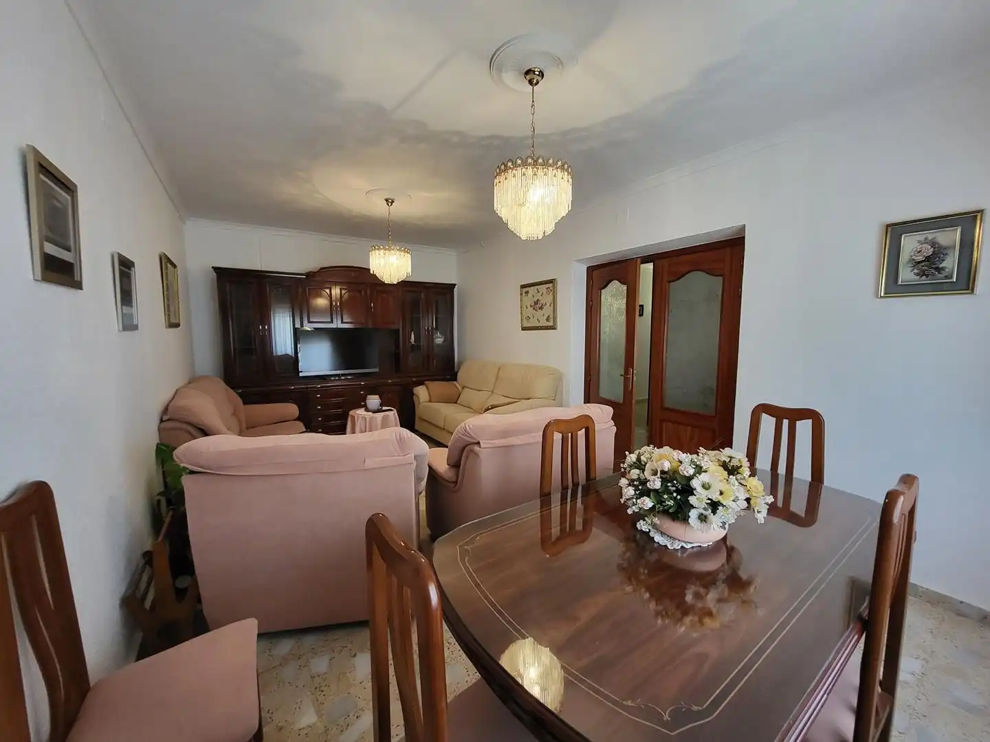Sala d'estar de Casa o xalet en venda en Sisante amb Calefacció, Terrassa i Moblat