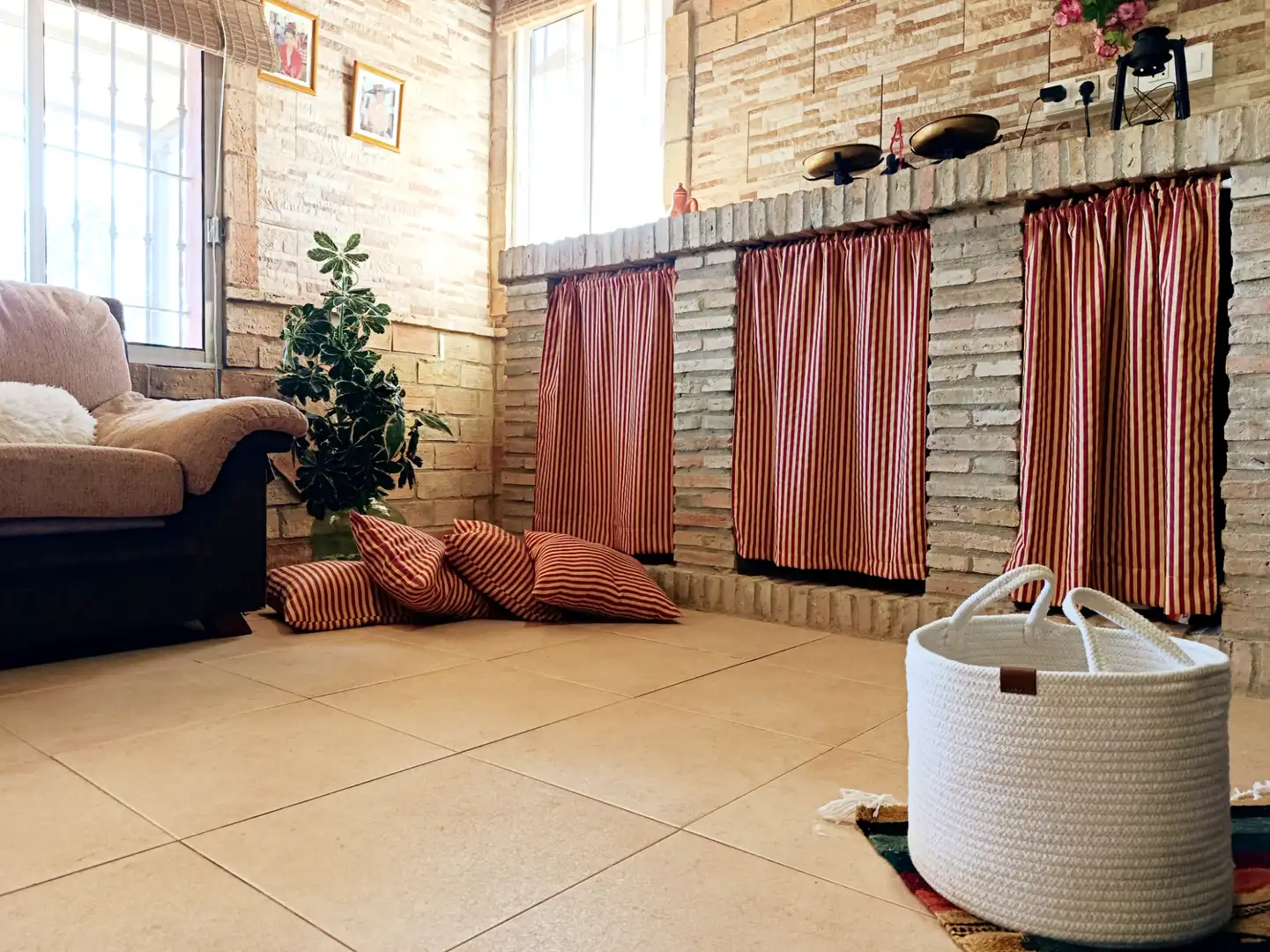Sala d'estar de Finca rústica en venda en Paterna del Campo amb Aire condicionat, Jardí privat i Terrassa